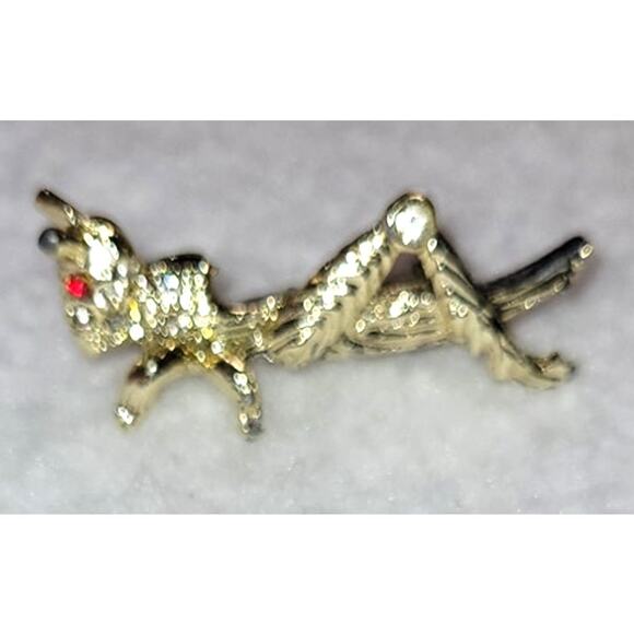 Vtg Grasshopper Locust Insect Bug Pin Brooch Red Rhinestone Eye Goldtone 1.5" - Picture 1 of 6